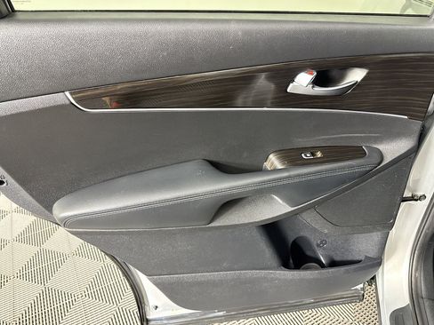 Used 2020 Kia Sorento LX image 23