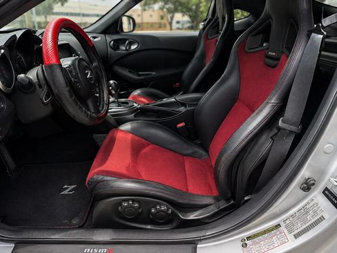 Used 2016 Nissan 370Z NISMO RWD image 8