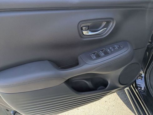 Used 2025 Honda HR-V LX image 15