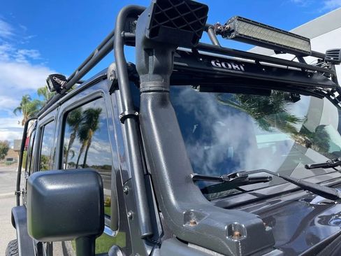 Used 2017 Jeep Wrangler Unlimited Rubicon image 45