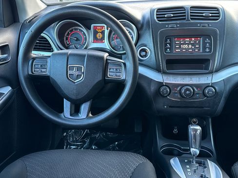 Used 2019 Dodge Journey SE image 12