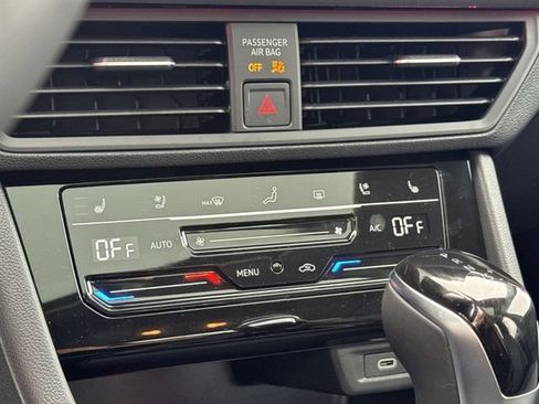 Used 2026 Volkswagen Jetta SEL FWD image 21