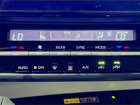 Used 2025 Toyota Sienna XLE image 13