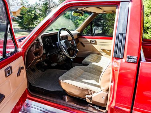 Used 1986 Toyota Pickup 4x4 Regular Cab Turbo image 23