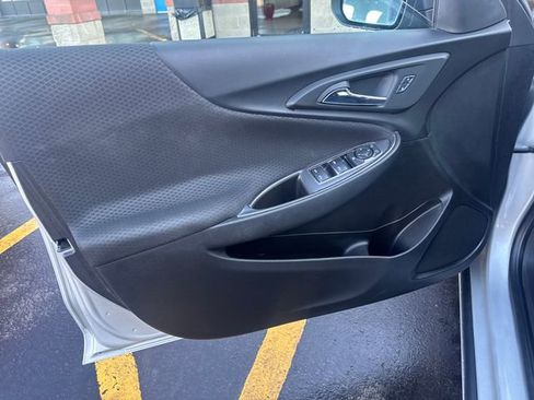 Used 2016 Chevrolet Malibu LT image 14