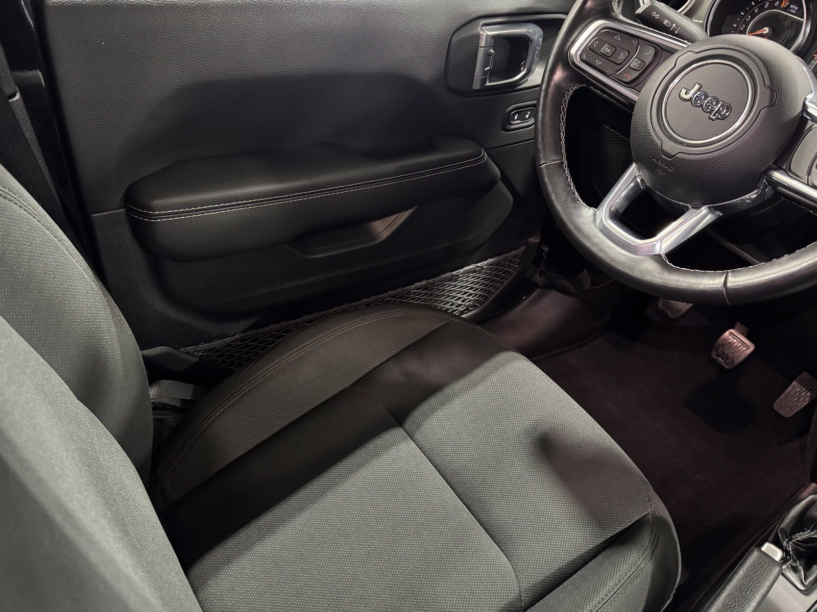 Used 2021 Jeep Wrangler Unlimited Sahara w/ Uconnect 4C Nav & Sound Group AWD/4WD image 41