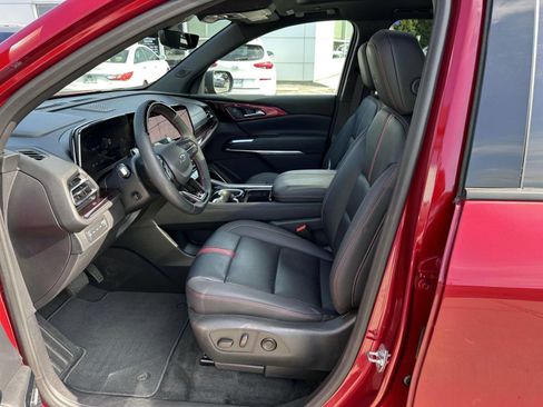 Used 2024 Chevrolet Traverse RS AWD/4WD image 12