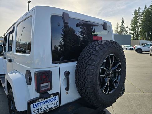 Used 2018 Jeep Wrangler Unlimited Sahara image 9