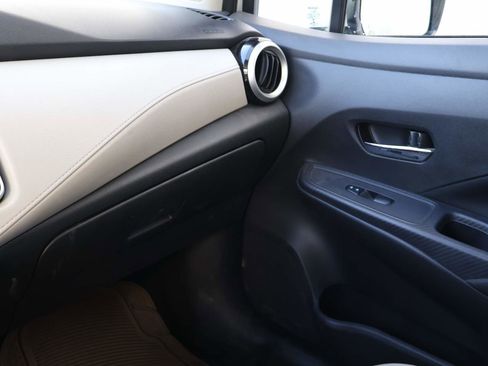 Used 2021 Nissan Versa SV image 14