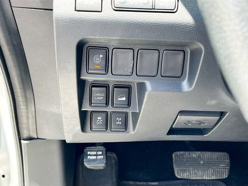 Used 2022 Nissan Frontier PRO-4X w/ Technology Package AWD/4WD image 10