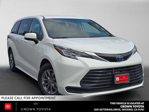 Used 2023 Toyota Sienna LE FWD image 1