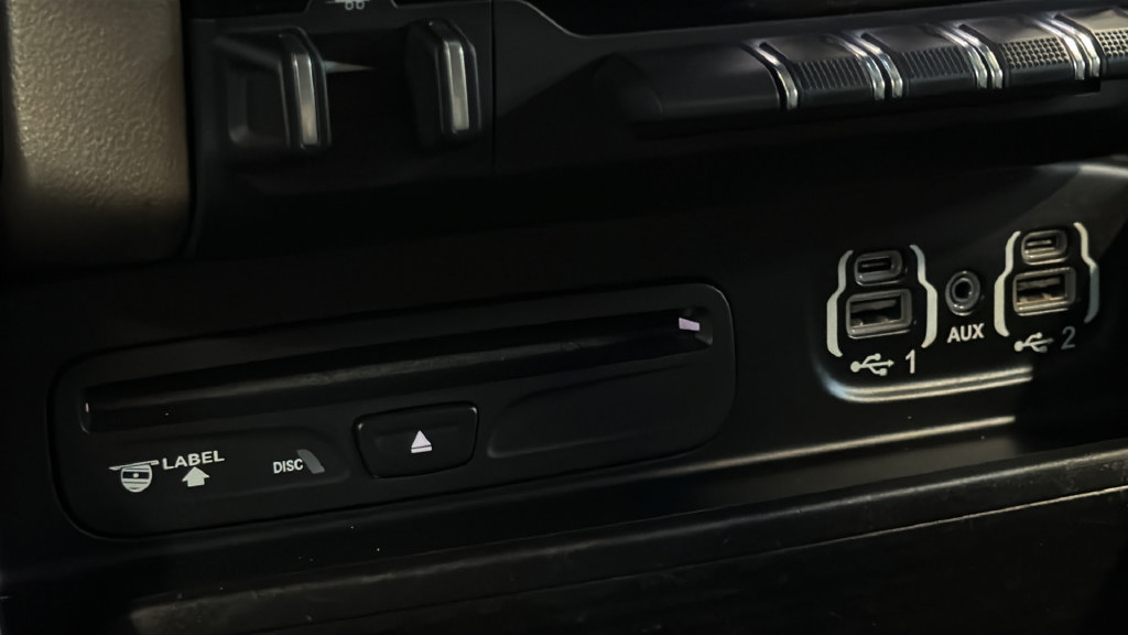 Used 2019 RAM 1500 Laramie AWD/4WD image 29