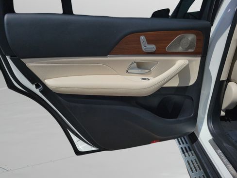 Used 2022 Mercedes-Benz GLS 450 4MATIC image 6