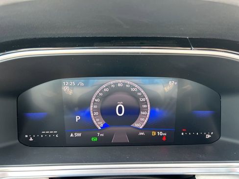 Used 2025 Volkswagen Taos SE image 18