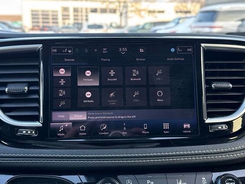 Used 2023 Chrysler Pacifica Limited image 39