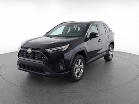 Used 2024 Toyota RAV4 XLE w/ Convenience Package image 3