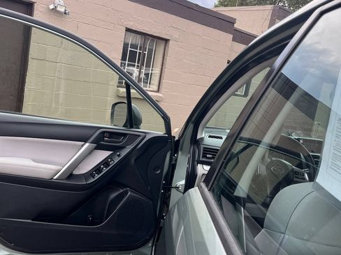 Used 2015 Subaru Forester 2.5i AWD/4WD image 10
