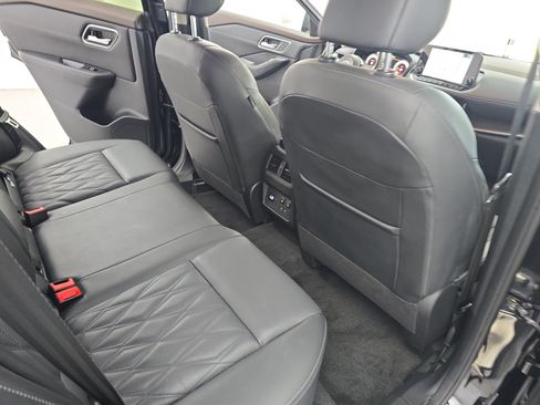 Certified 2023 Nissan Rogue Platinum w/ Platinum Premium Package AWD/4WD image 11