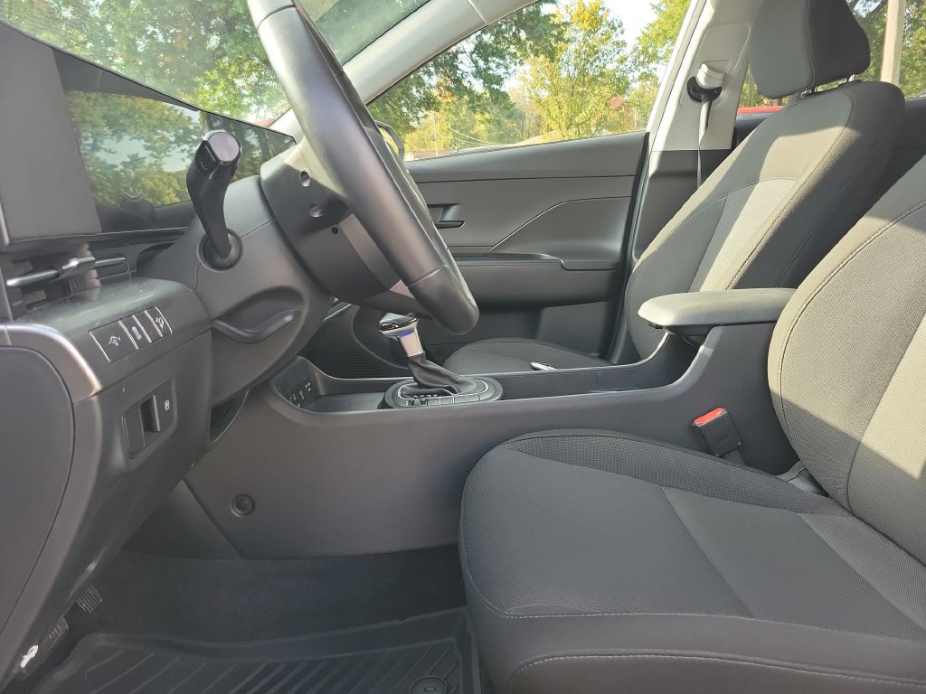 Used 2025 Hyundai Kona SEL AWD/4WD image 25