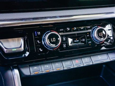 New 2026 GMC Sierra 1500 Denali AWD/4WD image 18