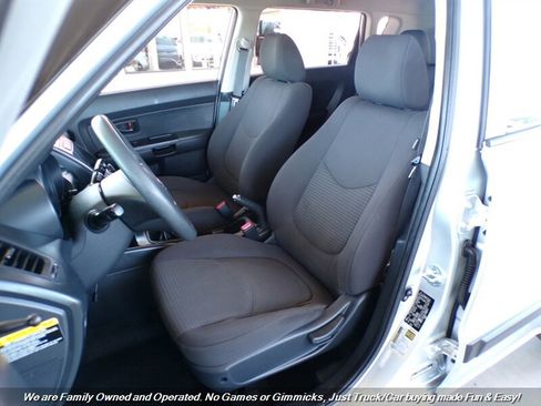 Used 2012 Kia Soul FWD image 16