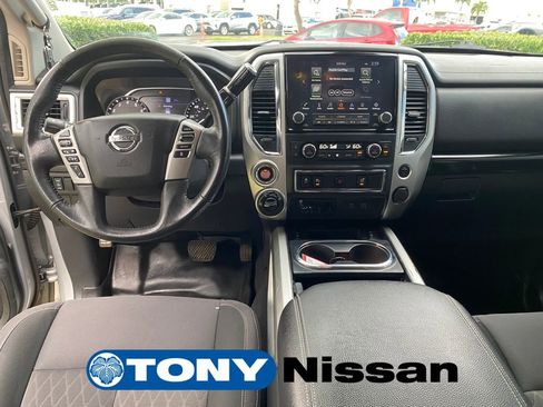 Used 2021 Nissan Titan SV w/ SV Convenience Package image 12