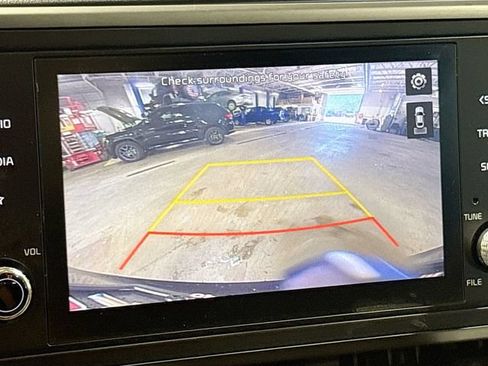 Used 2022 Kia Carnival LX FWD image 14
