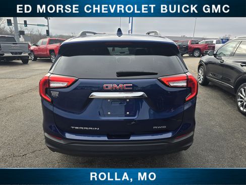 Used 2023 GMC Terrain SLE w/ Driver Convenience Package image 4