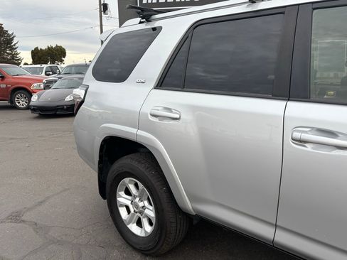 Used 2016 Toyota 4Runner SR5 AWD/4WD image 2