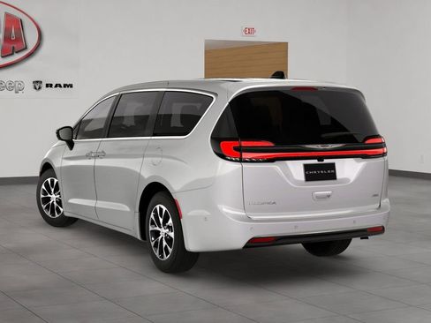 New 2026 Chrysler Pacifica Select AWD/4WD image 4