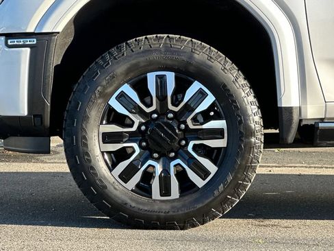 Used 2024 GMC Sierra 2500 Denali Ultimate AWD/4WD image 25