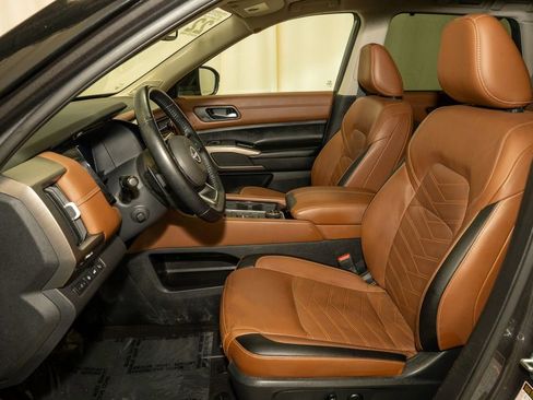 Used 2022 Nissan Pathfinder Platinum w/ Cargo Package image 13