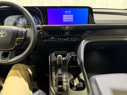 Certified 2025 Toyota Crown Signia XLE image 23