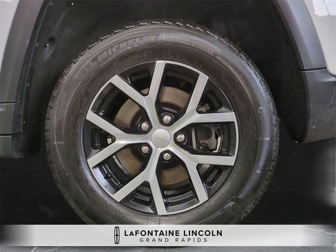 Used 2024 Jeep Grand Cherokee L Limited image 33