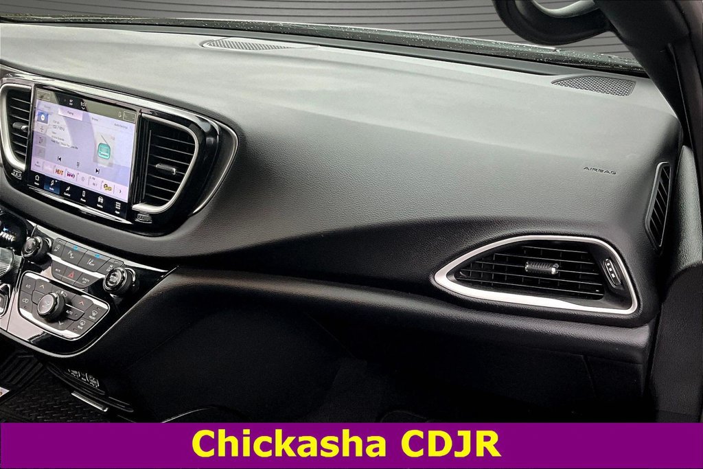 Used 2025 Chrysler Pacifica Select FWD image 26