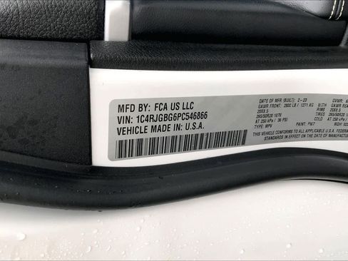 Used 2023 Jeep Grand Cherokee Limited w/ Black Appearance Package RWD image 33