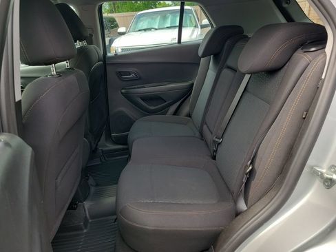 Used 2020 Chevrolet Trax LS FWD image 14