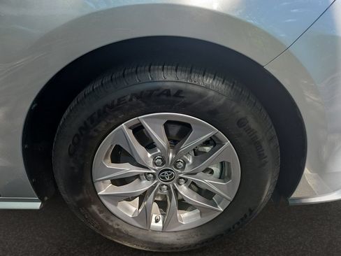 Used 2021 Toyota Sienna XLE FWD image 41
