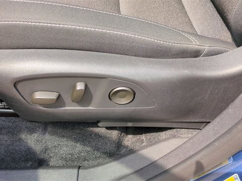 Used 2025 Chevrolet Traverse LT image 12