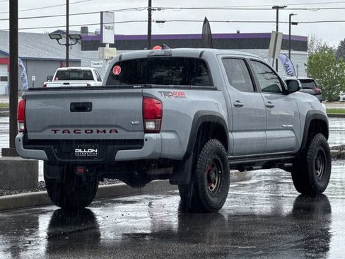 Used 2019 Toyota Tacoma TRD Off-Road AWD/4WD image 4