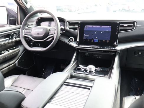 Used 2023 Jeep Wagoneer 4WD image 13