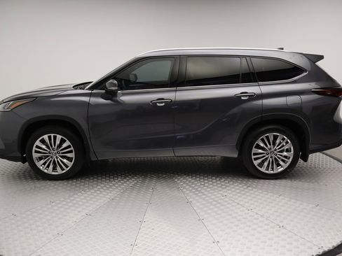 Certified 2024 Toyota Highlander Platinum FWD image 12