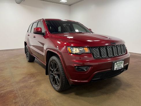 Used 2022 Jeep Grand Cherokee Laredo X AWD/4WD image 30