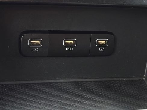 Used 2024 Kia Carnival LX FWD image 25