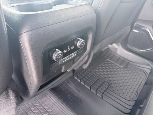 Certified 2025 GMC Acadia Elevation AWD/4WD image 28
