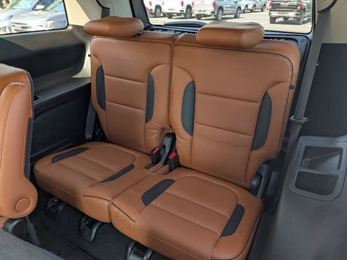 Used 2019 GMC Acadia SLT AWD/4WD image 16
