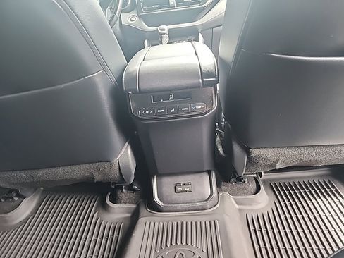 Used 2023 Toyota Highlander L image 26