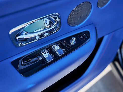 Used 2021 Rolls-Royce Cullinan Black Badge image 37