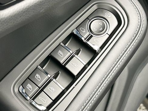 Used 2026 Porsche Macan AWD/4WD image 24