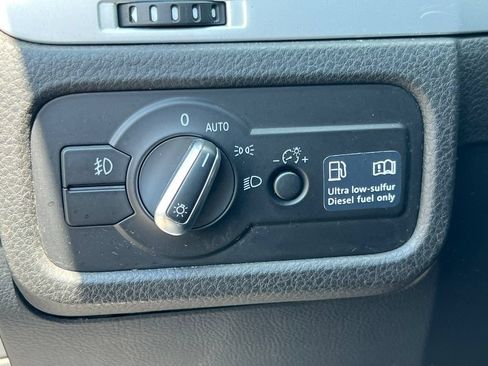Used 2012 Volkswagen Touareg TDI AWD/4WD image 13
